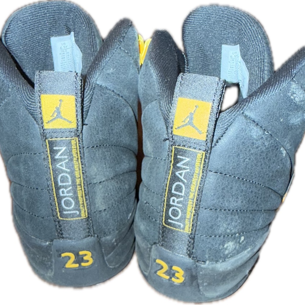 Black and Gold Jordan Retro Men's Athletic Shoes - Picture 4 of 4